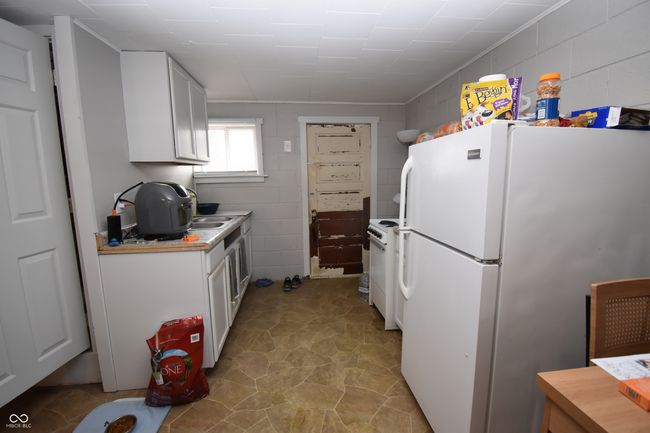 Kitchen in inlaw quarters | Image 40