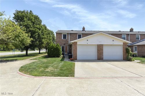 24600 Clareshire Dr, North Olmsted, OH, 44070-3539 | Card Image