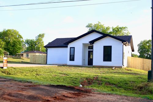 208 W Houston St., Daingerfield, TX, 75638 | Card Image