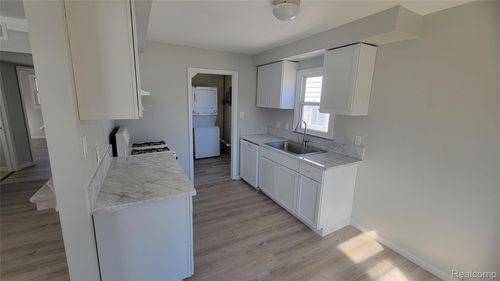 4251 Dolores Ave, Warren, MI, 48091-4437 | Card Image