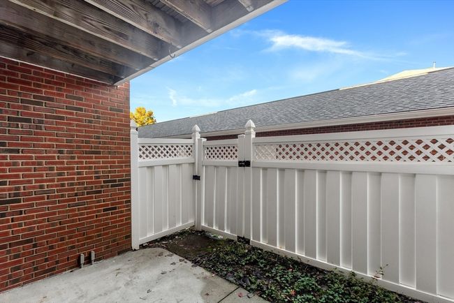 APT-20 - 7 Conant Rd, Condo with 2 bedrooms, 2 bathrooms and 1 parking in Winchester MA | Image 24