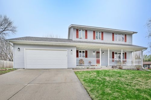 400 Ptarmigan Ct, Waseca, MN, 56093-2651 | Card Image