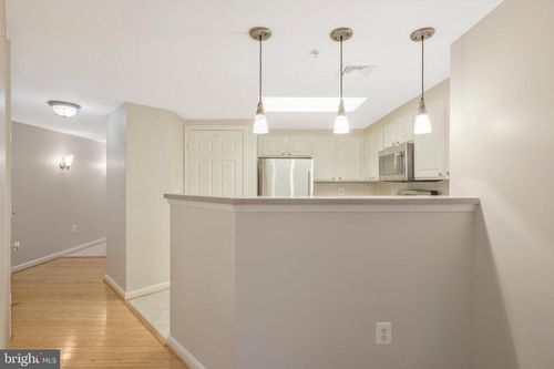 203w-3830 9th St N, ARLINGTON, VA, 22203-5819 | Card Image