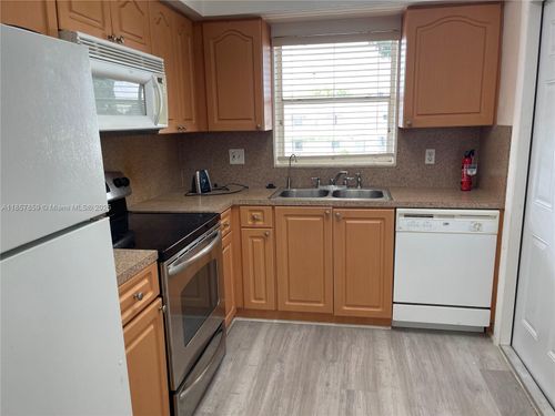 apt-b212-7328 Sw 82nd St, Miami, FL, 33143-7493 | Card Image