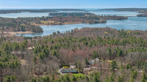 69 Falmouth Road, Falmouth, ME, 04105 | Card Image