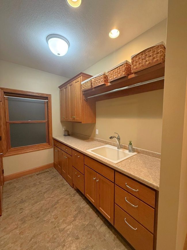 17216 County Road 5 Nw, House other with 5 bedrooms, 4 bathrooms and null parking in New London MN | Image 45