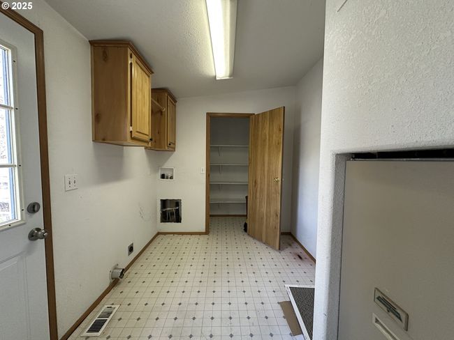 404 Second St, House other with 3 bedrooms, 2 bathrooms and null parking in Fossil OR | Image 7