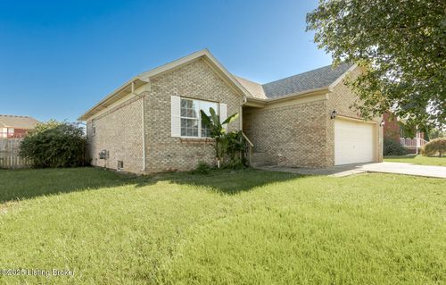 214 Spencer Ln, Mt Washington, KY, 40047-5115 | Card Image