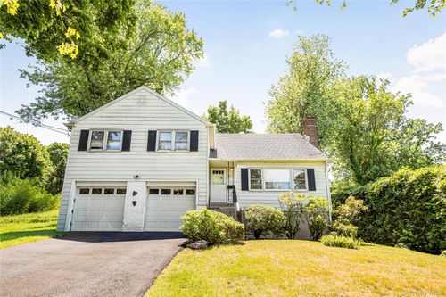 21 Pomander Dr, White Plains, NY, 10607-1740 | Card Image
