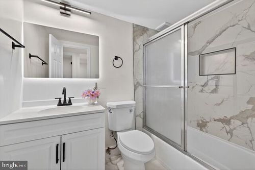 18611-18611 Walkers Choice Rd, Gaithersburg, MD, 20886-0543 | Card Image