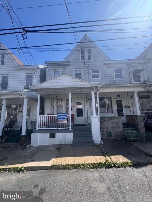 208 W Saylor St, MOUNT CARMEL, PA, 17851-1042 | Card Image