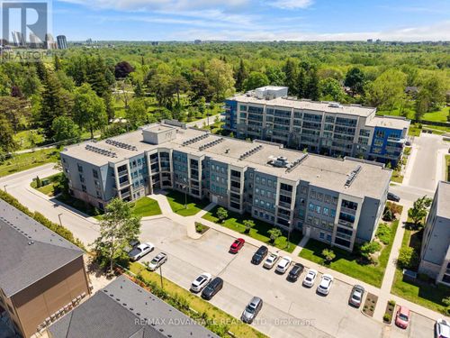 109-320 Sugarcreek Trail, London, ON, N6H0G3 | Card Image