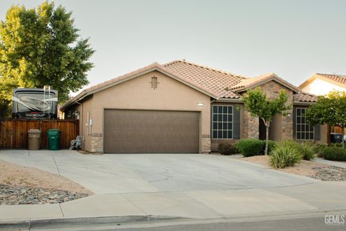 9512 Four Pines Dr, Shafter, CA, 93263-9452 | Card Image