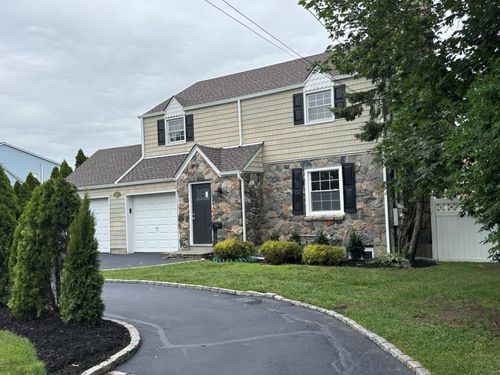 666 S Wellwood Ave, Lindenhurst, NY, 11757-5710 | Card Image