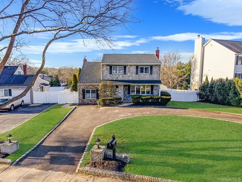 2 Cindy St, Smithtown, NY, 11787-3119 | Card Image