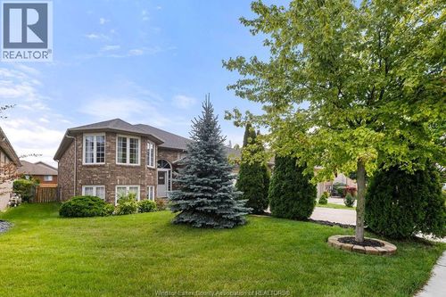 964 Greenpark Blvd, Windsor, ON, N8P1J1 | Card Image
