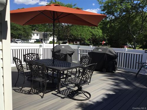 69 Meyer Ln, Medford, NY, 11763-4138 | Card Image