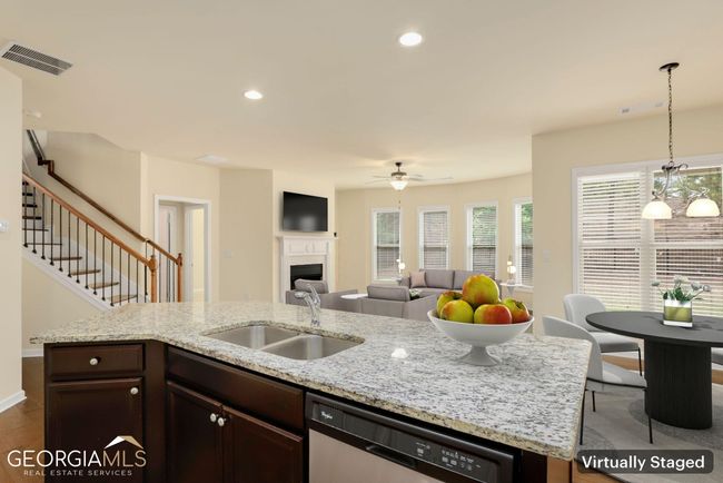 1030 Roswell Manor Cir, House other with 4 bedrooms, 4 bathrooms and 2 parking in Roswell GA | Image 13