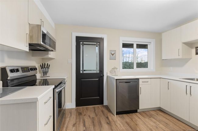 Lower suite | Image 26