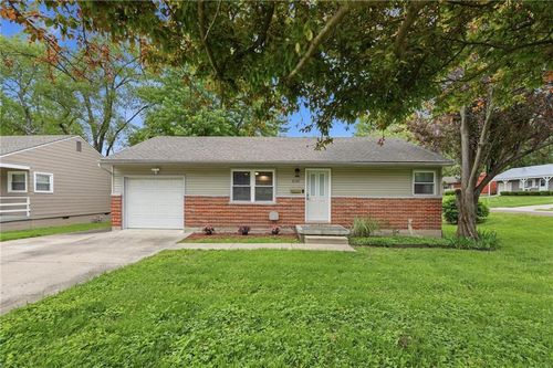 8145 Walmer St, Overland Park, KS, 66204-3907 | Card Image
