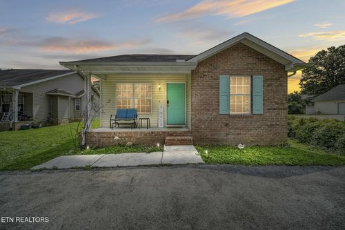 1733 Snapp Rd, Sevierville, TN, 37862-9323 | Card Image