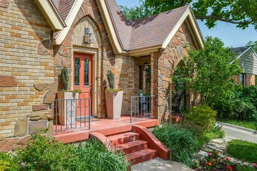 7015 Vivian Ave, Dallas, TX, 75223-1151 | Card Image