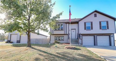 Bi-level home with a front yard and a garage | Image 1