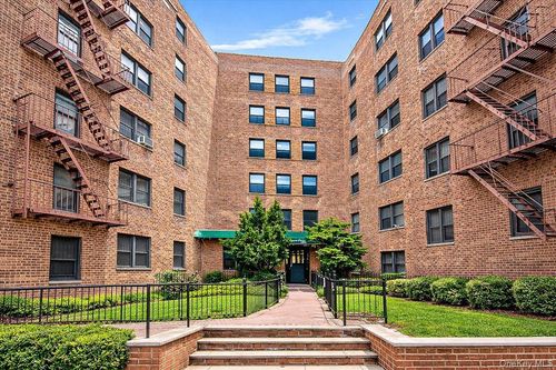 4g-139-05 85th Dr, Briarwood, NY, 11435-2735 | Card Image