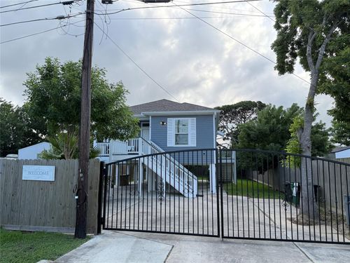 1130 10th St, San Leon, TX, 77539-2947 | Card Image