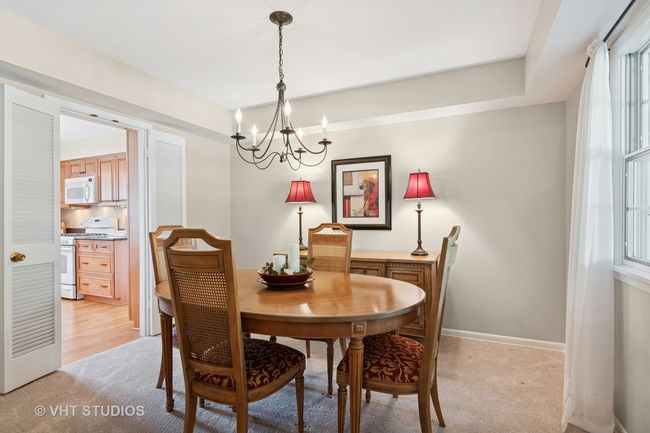 566 Northampton Cir, House other with 4 bedrooms, 3 bathrooms and 6 parking in Elk Grove Village IL | Image 6