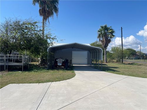 802 1st St, Bayside, TX, 78340 | Card Image