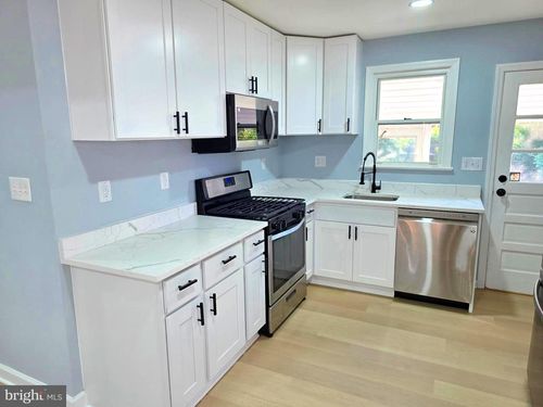 10 Dinsmore Ave, GLEN BURNIE, MD, 21061-2649 | Card Image