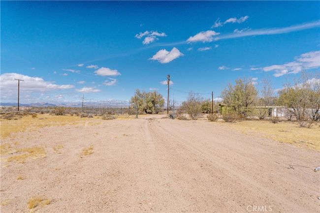 45200 Camelot Drive, House other with 2 bedrooms, 2 bathrooms and 2 parking in Yermo CA | Image 17