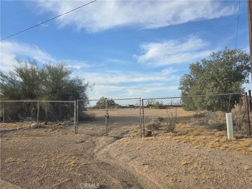 47782 Derwent Dr, Newberry Springs, CA, 92365-9670 | Card Image