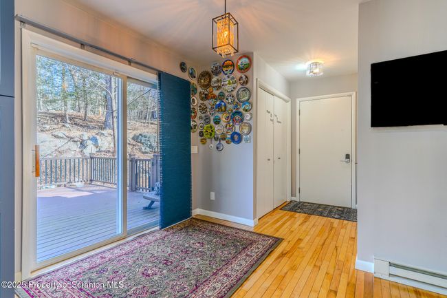 Breakfast Nook-Laundry-Bath | Image 21
