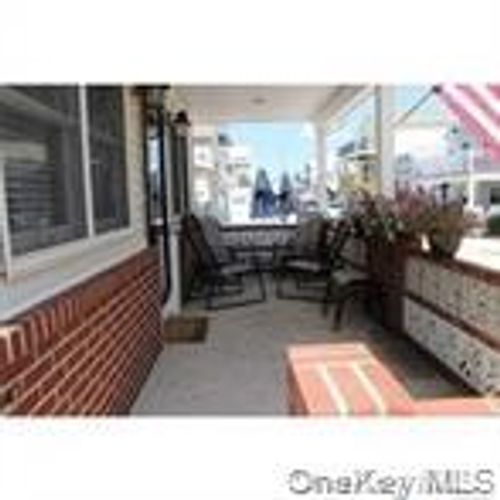 27 Vermont St, Long Beach, NY, 11561-1411 | Card Image