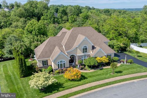 105 Livia Ln, WRIGHTSVILLE, PA, 17368-9176 | Card Image