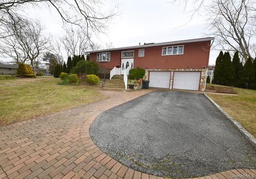 7 Mcnulty St, Dix Hills, NY, 11746-6650 | Card Image