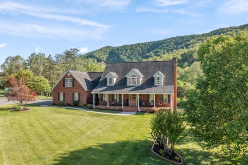 93 Woody Way, Daleville, VA, 24083-3586 | Card Image