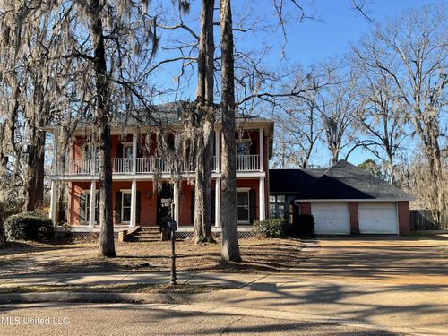 6 Moss Forest Pl, Jackson, MS, 39211-2907 | Card Image