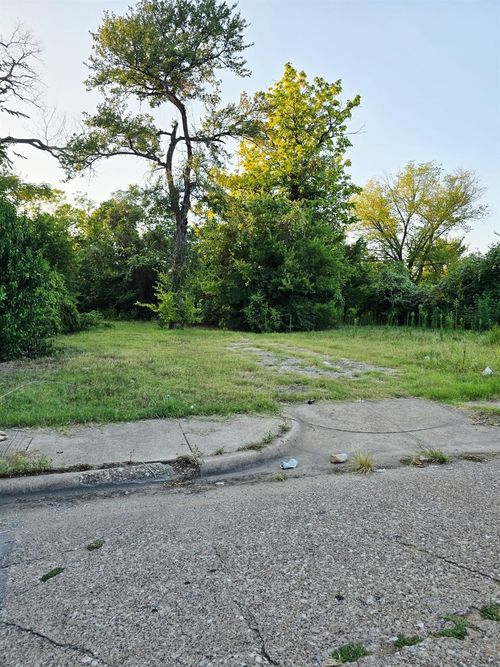 2511 Saint Clair Dr, Dallas, TX, 75215-5260 | Card Image