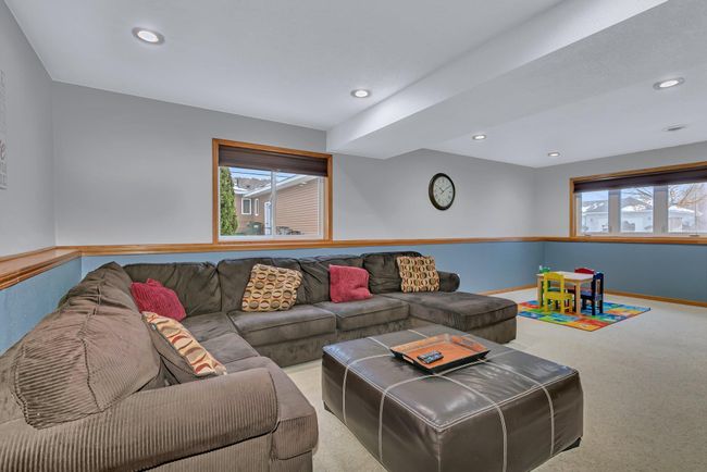 Large LL family room - multifunctional space | Image 20