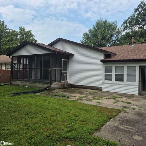 2626 Clearview St, Ottumwa, IA, 52501-1152 | Card Image