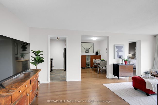 210 - 1505 Baseline Rd, Condo with 3 bedrooms, 2 bathrooms and 1 parking in Ottawa ON | Image 5