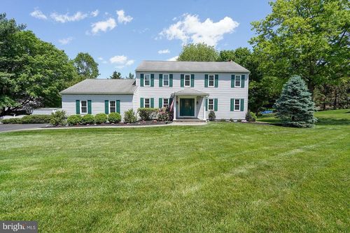 12 Meadow Woods Ln, West Grove, PA, 19390-8900 | Card Image
