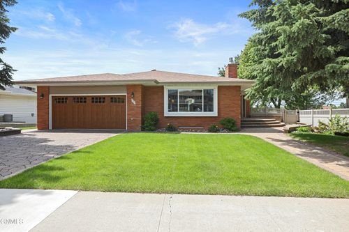 1301/1305 4th Avenue E, Williston, ND, 58801 | Card Image