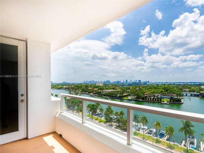1105 - 5005 Collins Ave, Condo with 1 bedrooms, 1 bathrooms and null parking in Miami Beach FL | Image 1