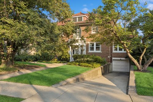 339 Eastgrove Rd, Riverside, IL, 60546-1707 | Card Image