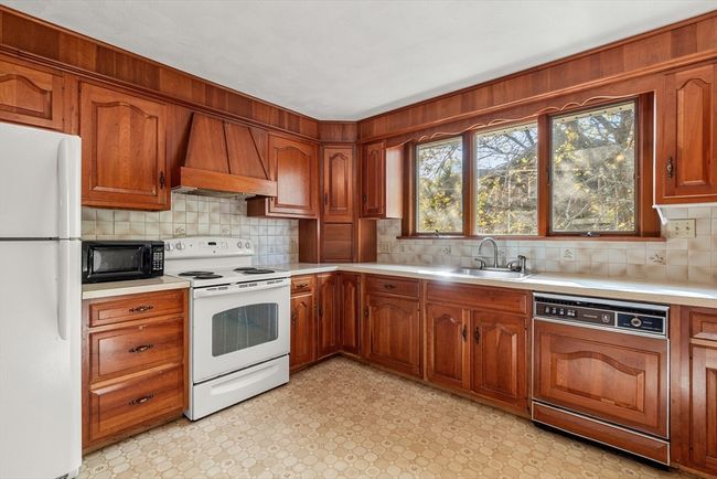 24 - 22 Burpee Rd, Home with 6 bedrooms, 2 bathrooms and 3 parking in Swampscott MA | Image 28