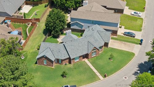 7756 Hudson Ave, Tulsa, OK, 74136-8427 | Card Image